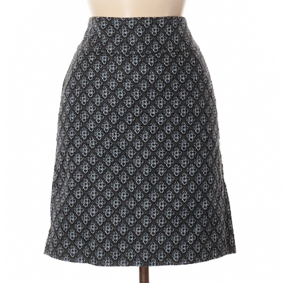 Ann Taylor Dresses & Skirts - Ann Taylor Knee Length Floral Print Skirt Size 0 A line career